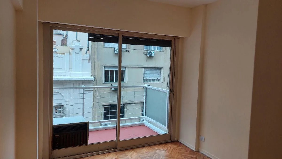 Dos Ambientes Al Frente con Balcon Corrido Muy Luminosos