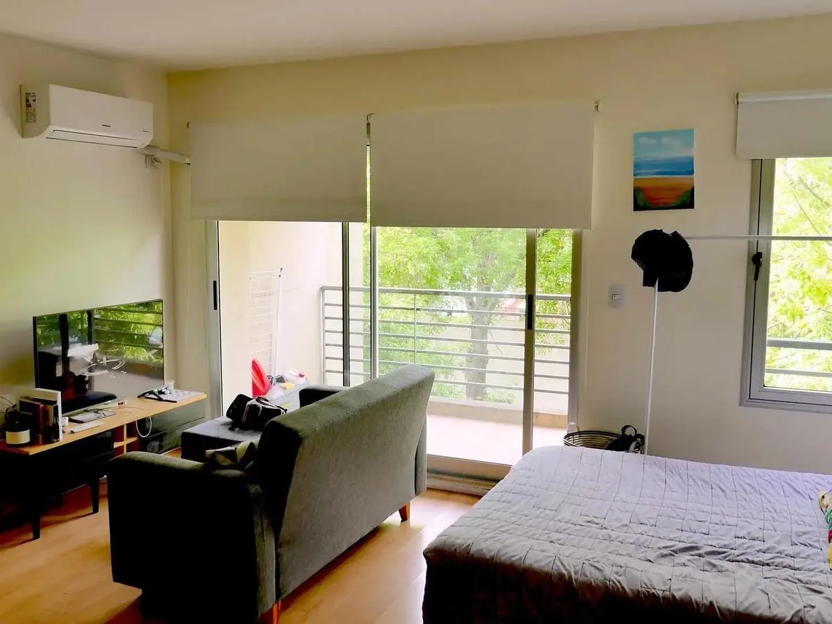 Monoambiente con balcón y calefacción
