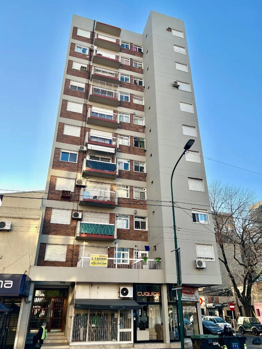 Martínez: Luminoso Depto con Gran Terraza. Apto Vivienda y Profesional: 2 Amb. Frente. Muy Luminoso