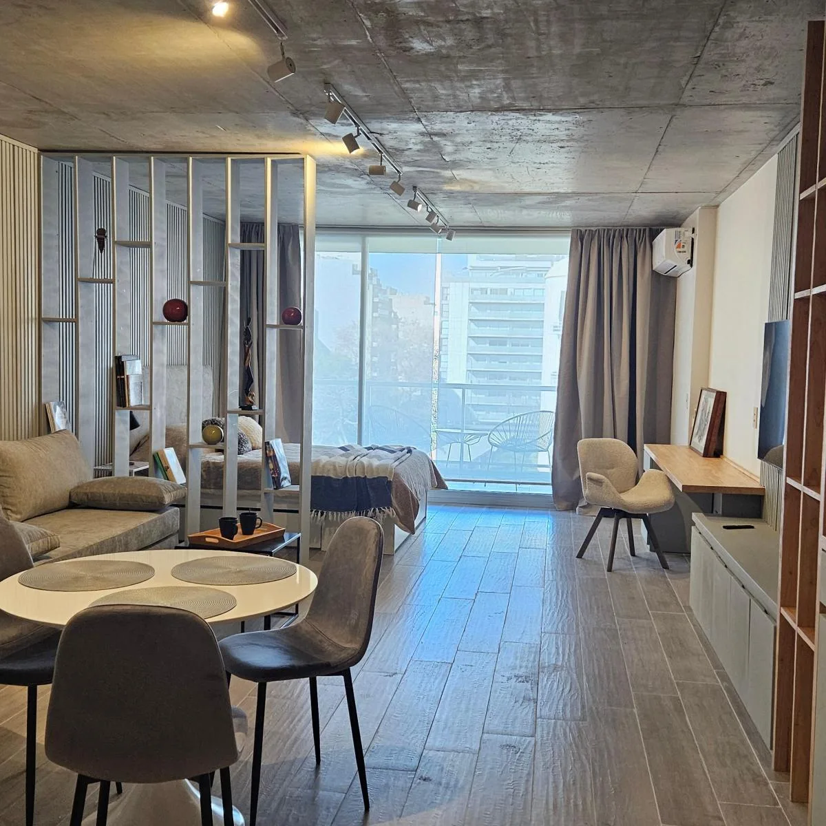 Kitnet com acesso à cobertura e garagem, Colegiales