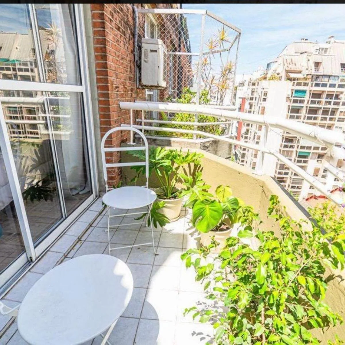 Studio with front balcony