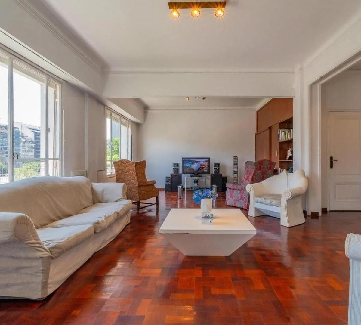 6-room furnished apartment with patio