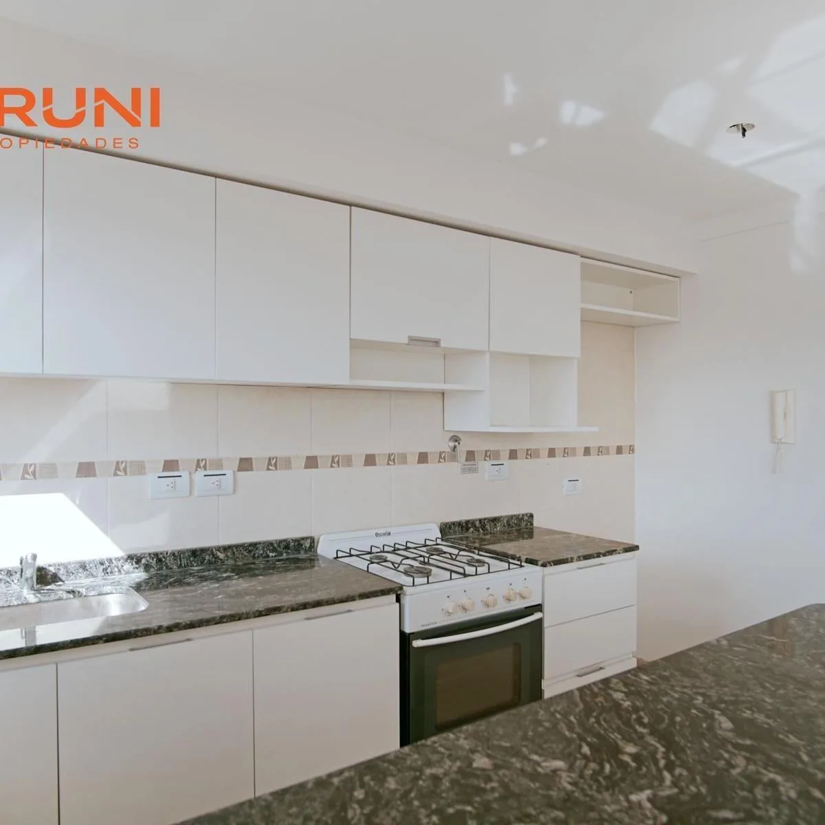 10th-floor balcony, gas kitchen