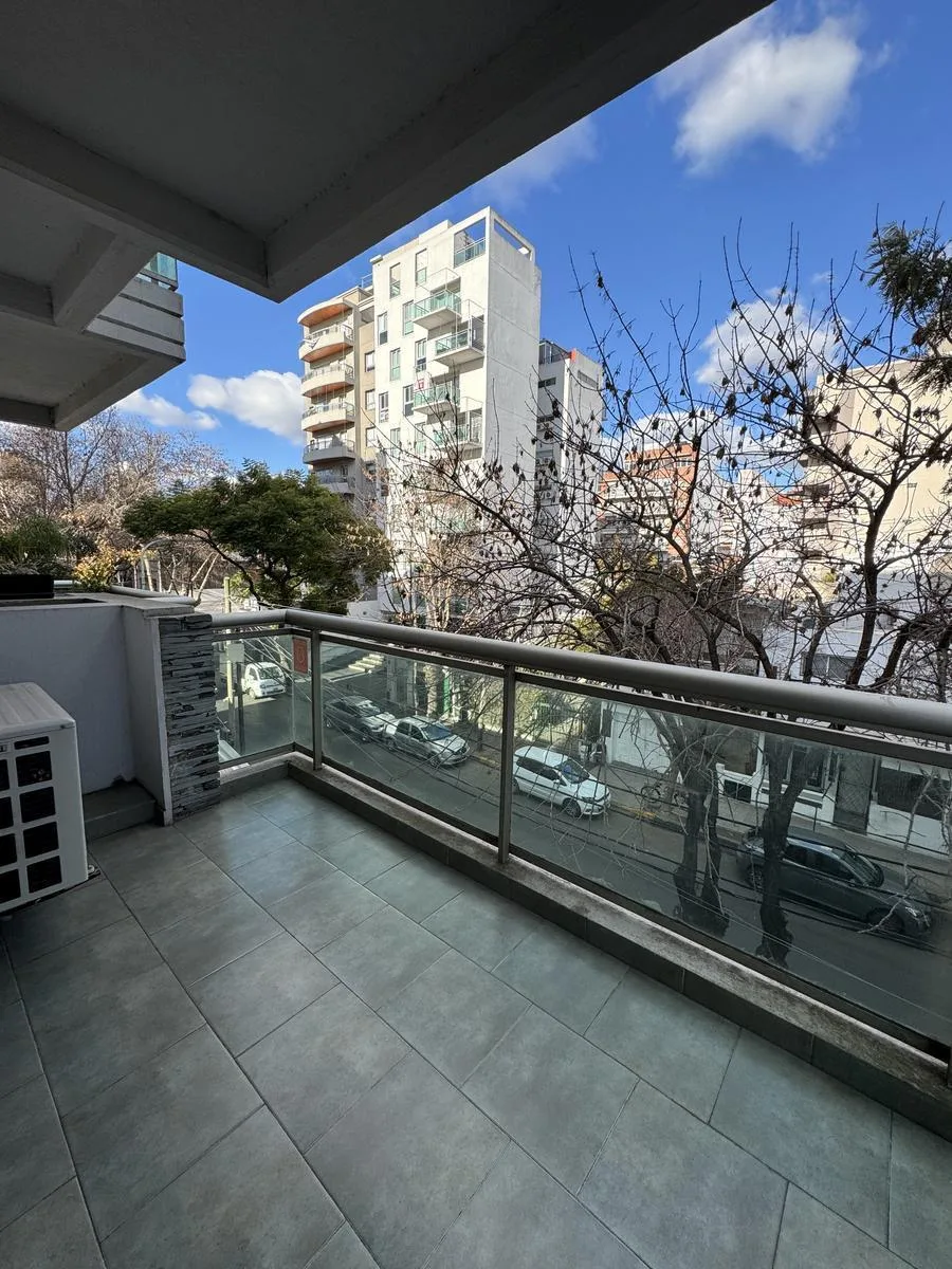 Departamento 2 Amb. en Alquiler Plaza Conesa