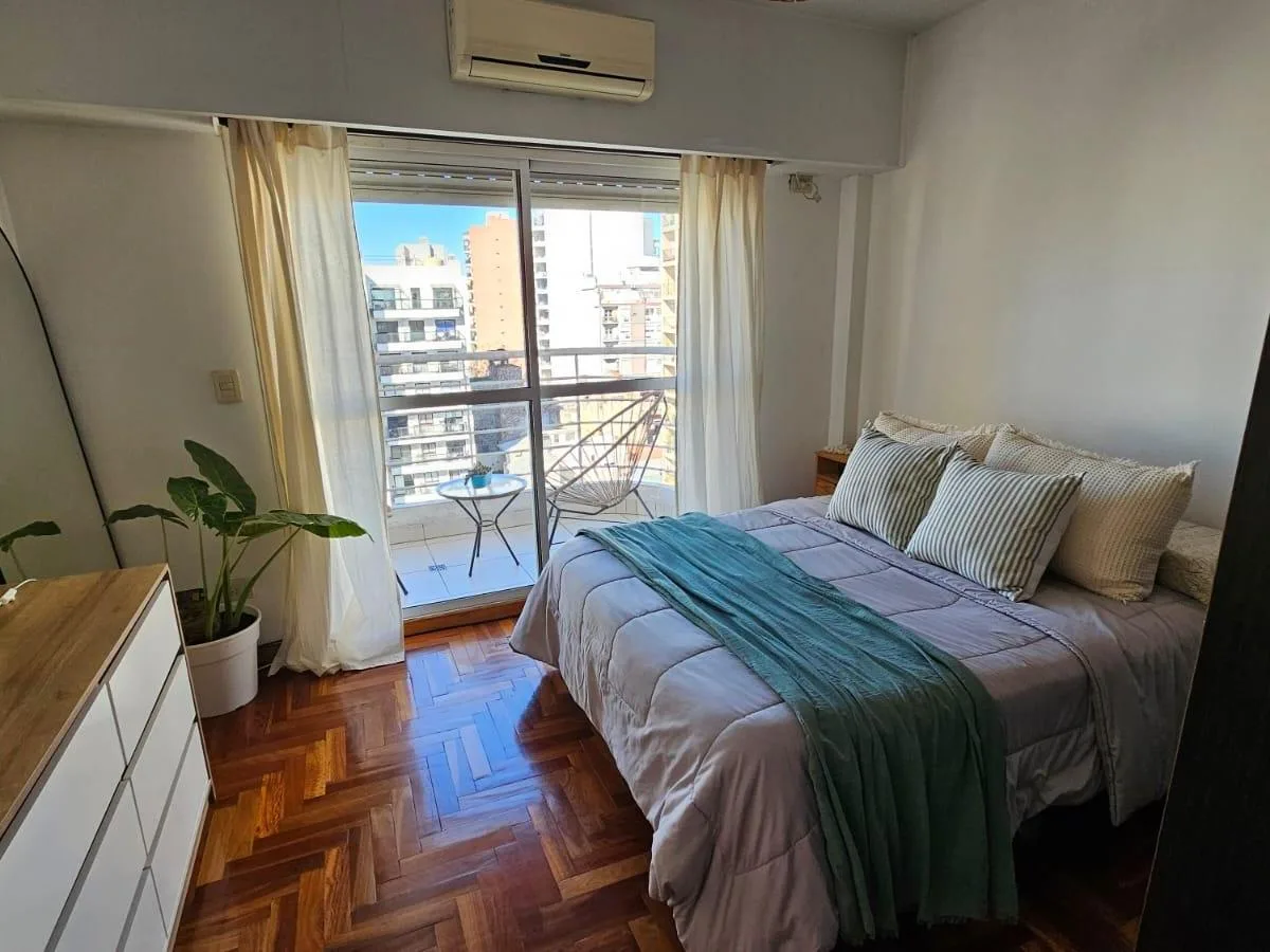Piso alto con balcón y SUM