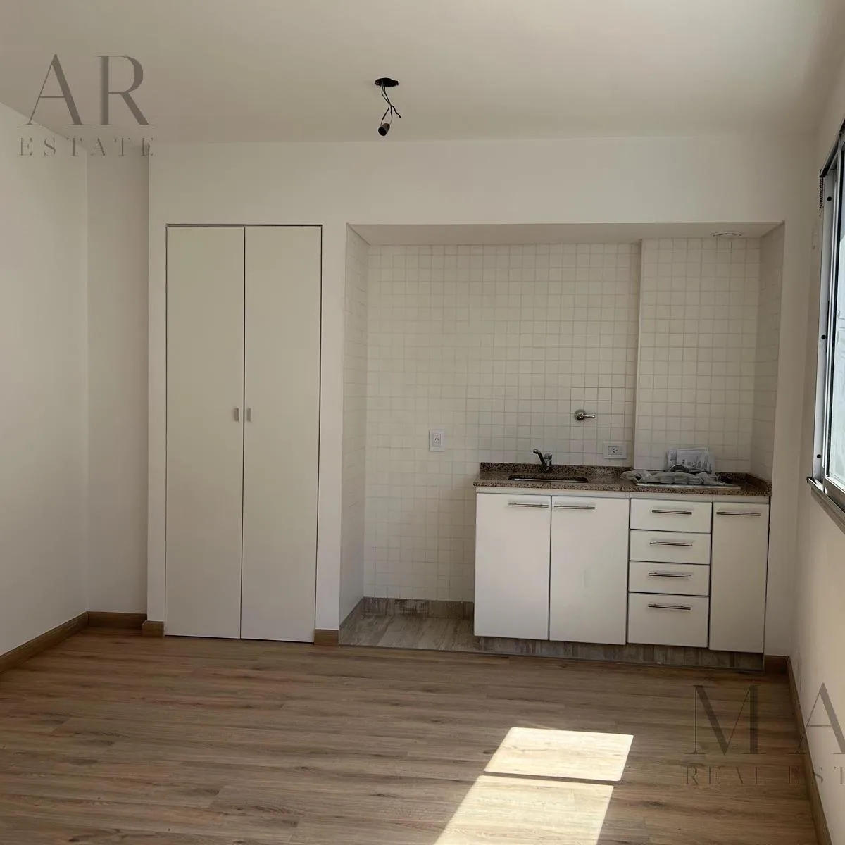 New studio with balcony amenities