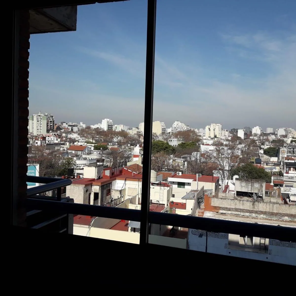 Monoambiente con balcón contrafrente