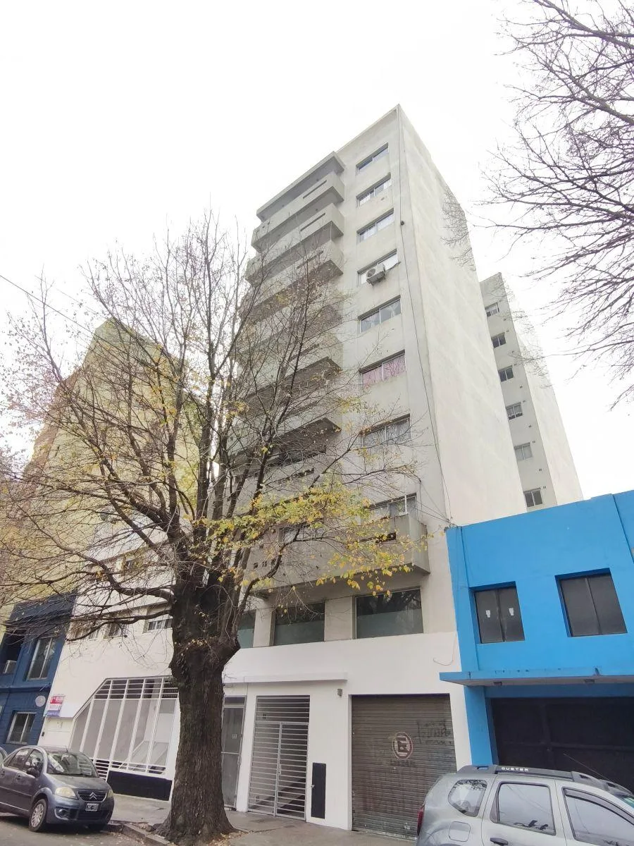 1 quarto com varanda de frente