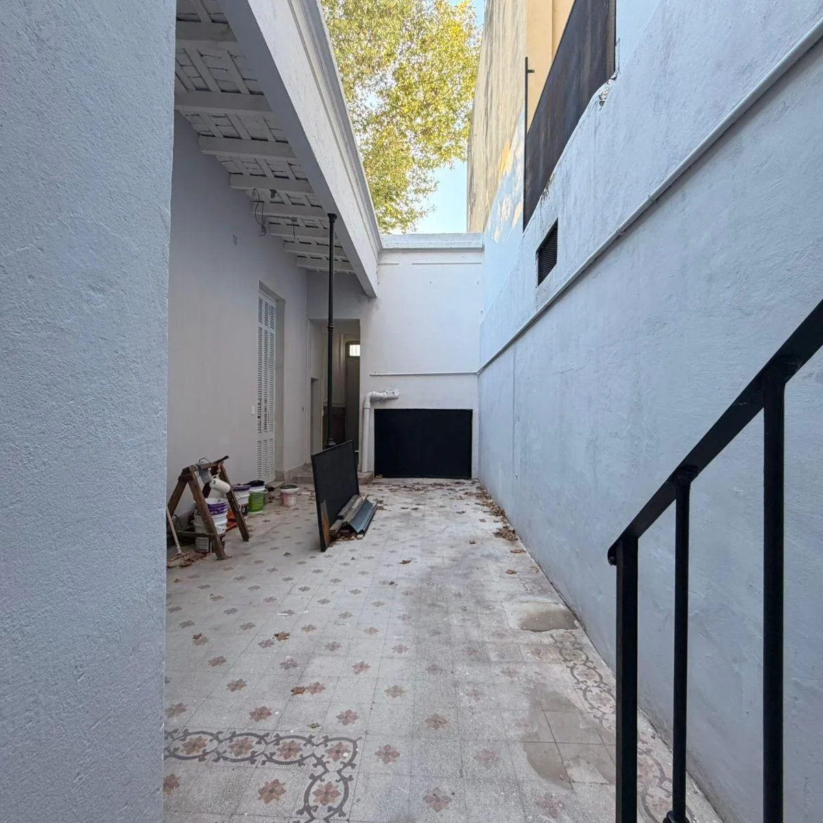 Casa chorizo reciclada con patio