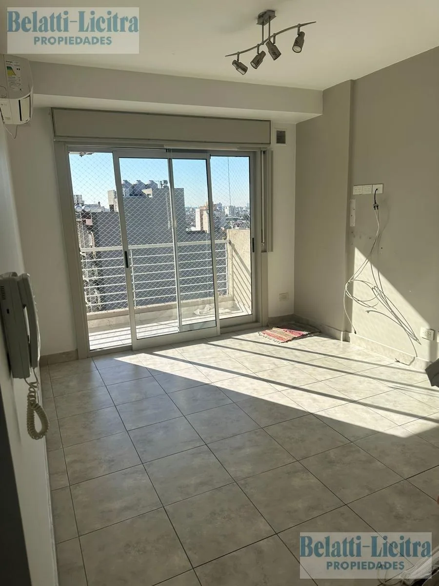 Semipiso de 3 Ambientes con Balcon Corrido Contrafrente