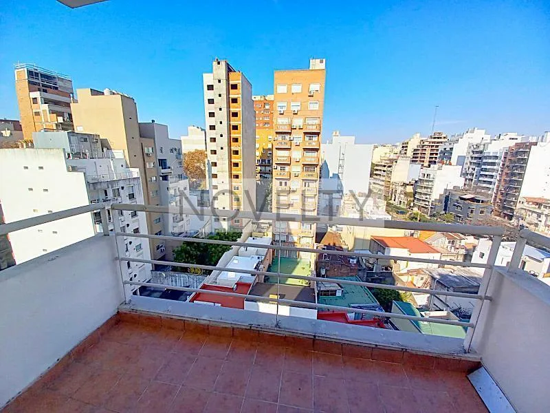 Monoambiente con balcón