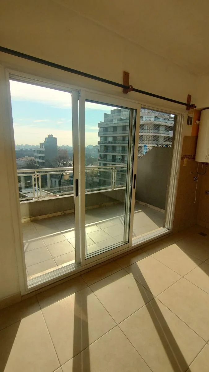 Departamento con balcón 4 m²