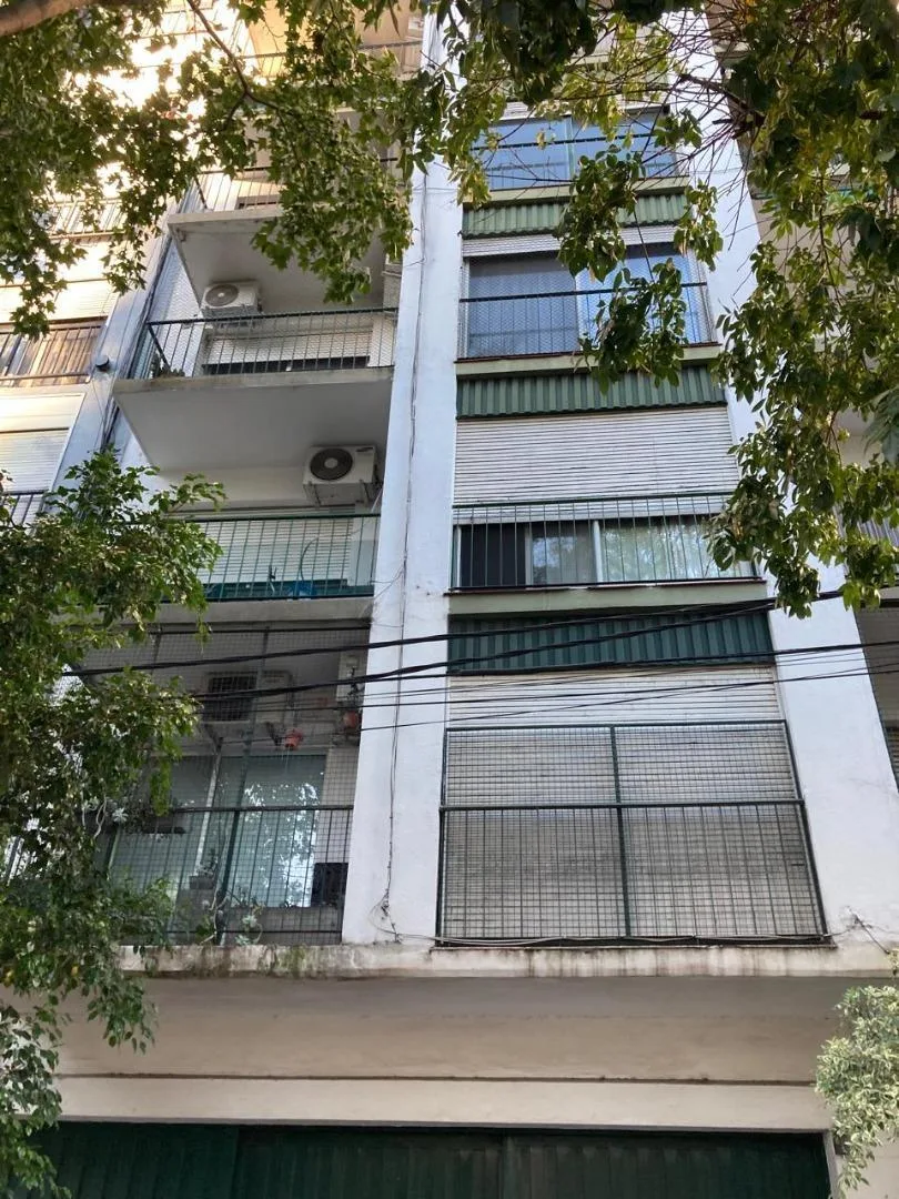 1 ambiente al frente con balcón