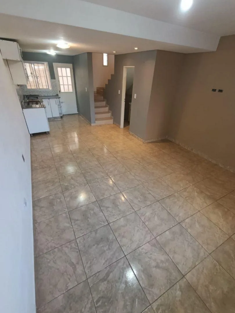 Duplex 3 ambientes, patio y cochera