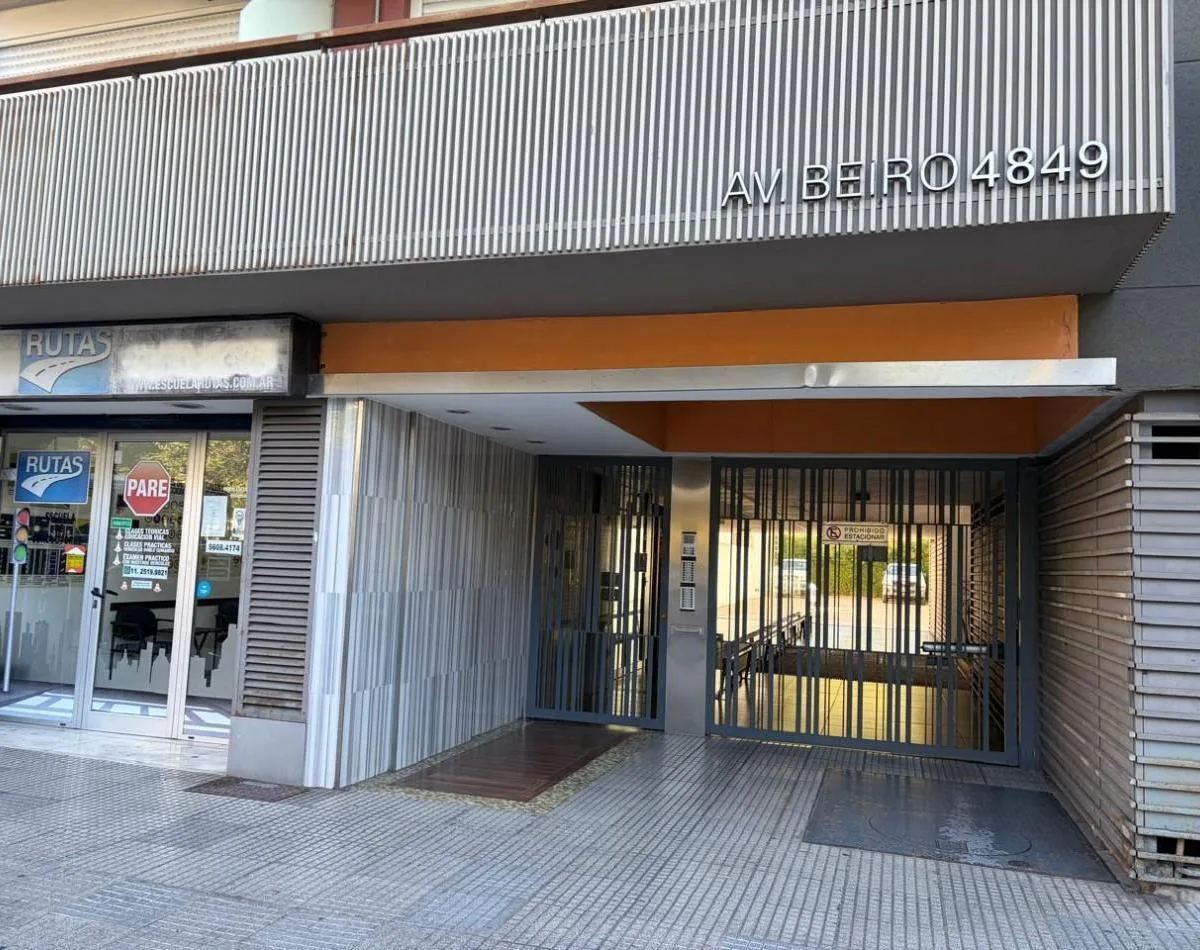 Monoambiente con balcón al frente