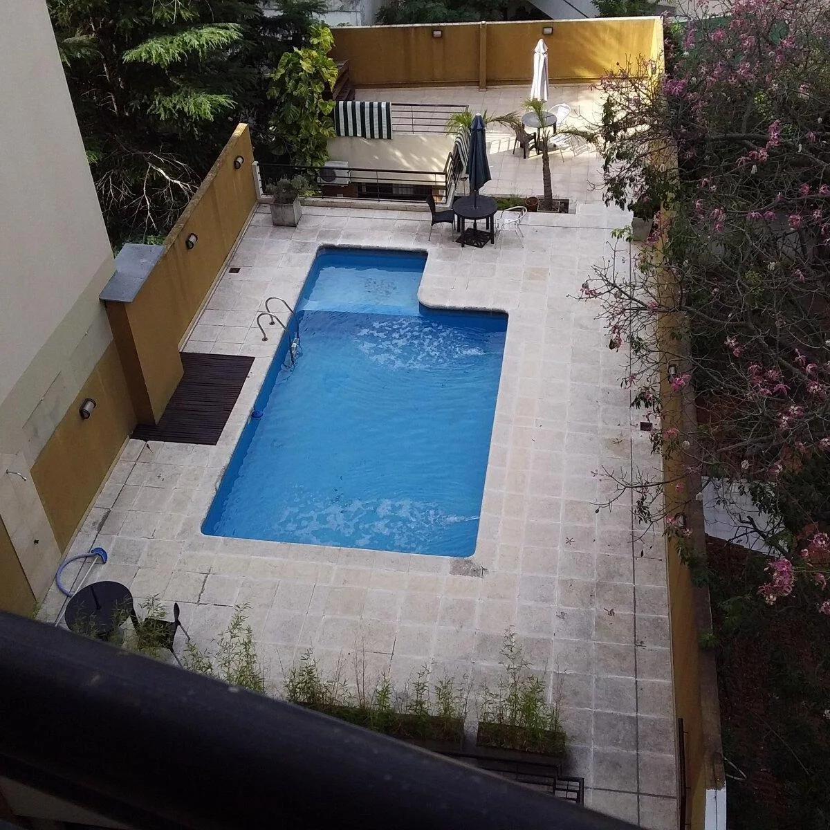 Monoambiente amoblado con balcón