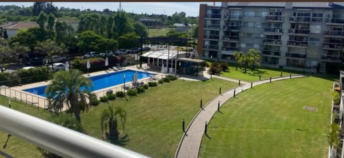 Planta baja con terraza y parrilla