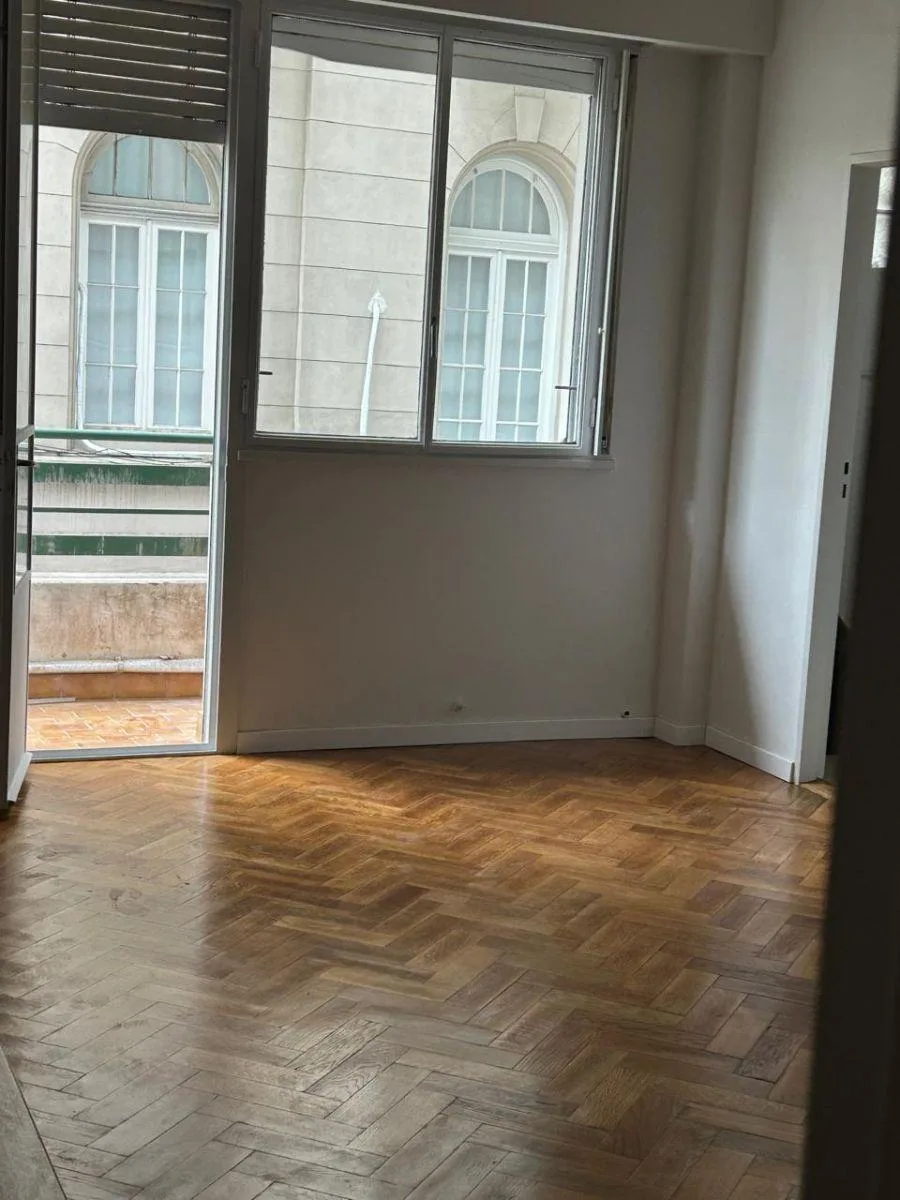 Frente con balcón, 50 m²