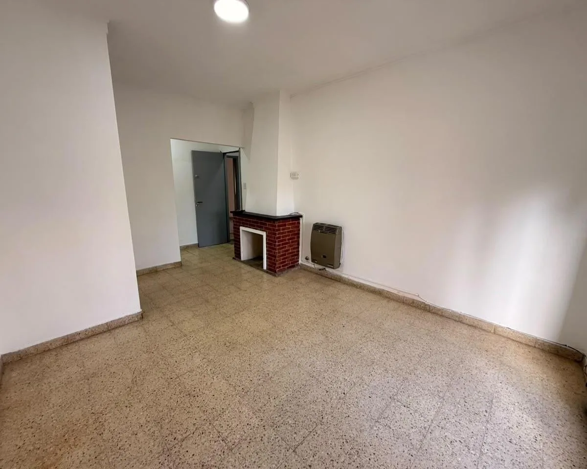 Casa con patio y cochera