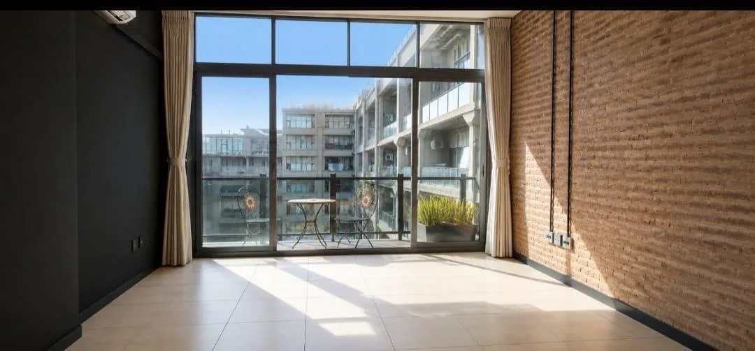 Loft com mezanino e varanda