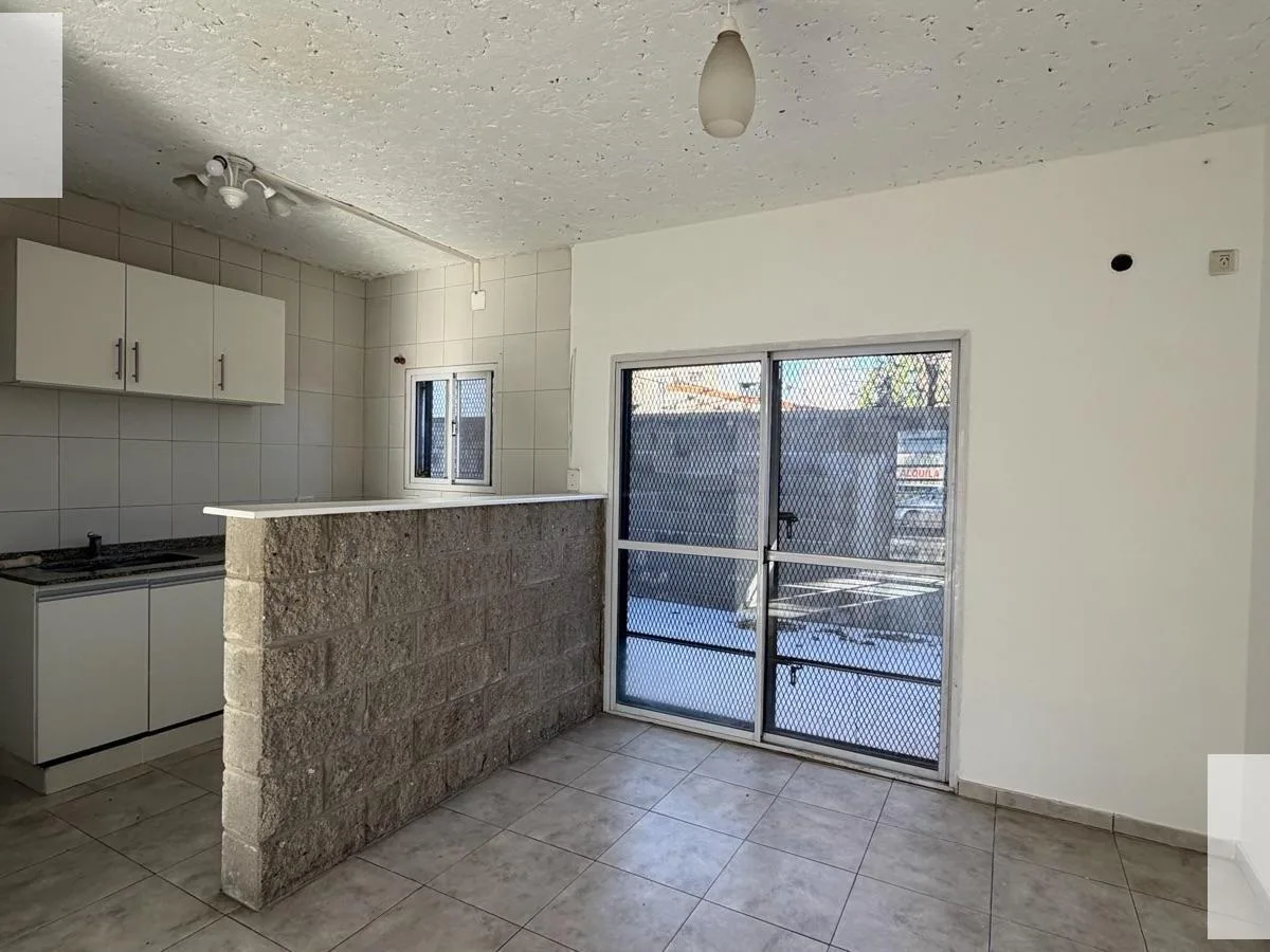 Listing: 2 bedrooms, Pilar