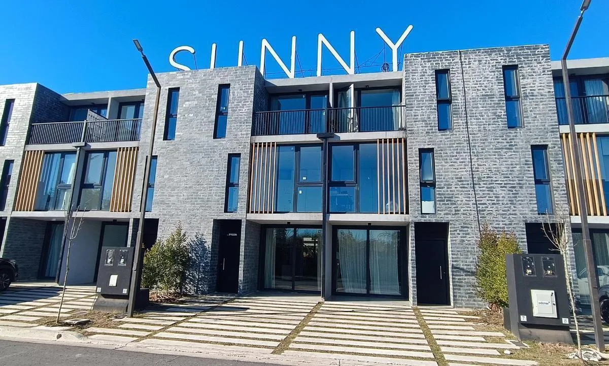 Triplex Sunny Tigre com jardim