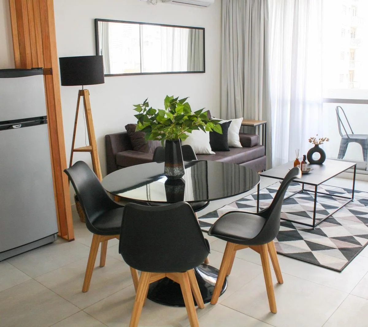 Monoambiente con balcón piso 7