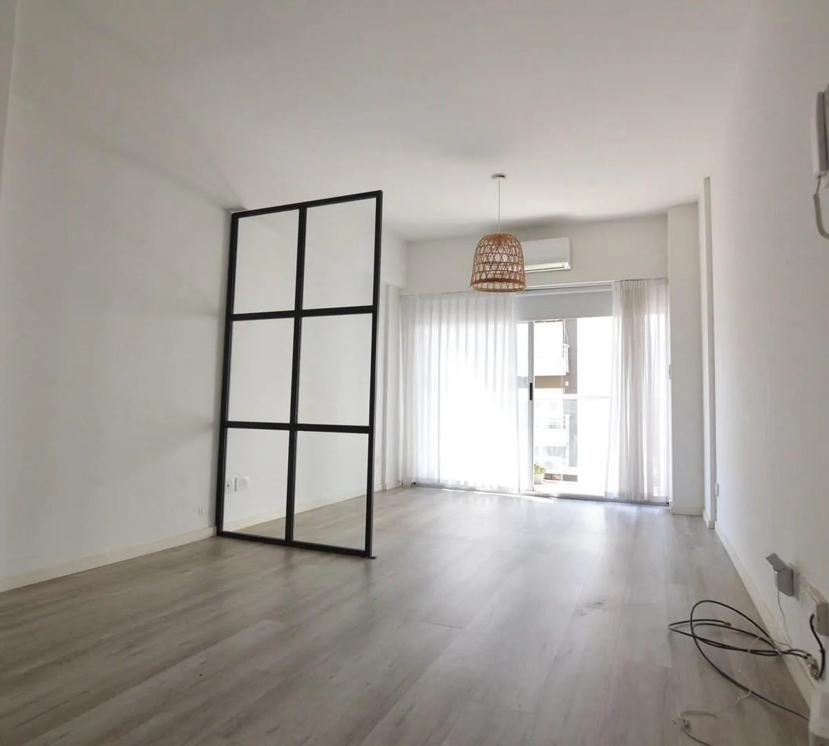 Monoambiente con balcón y SUM