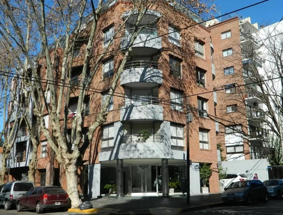 3 ambientes con balcón lateral