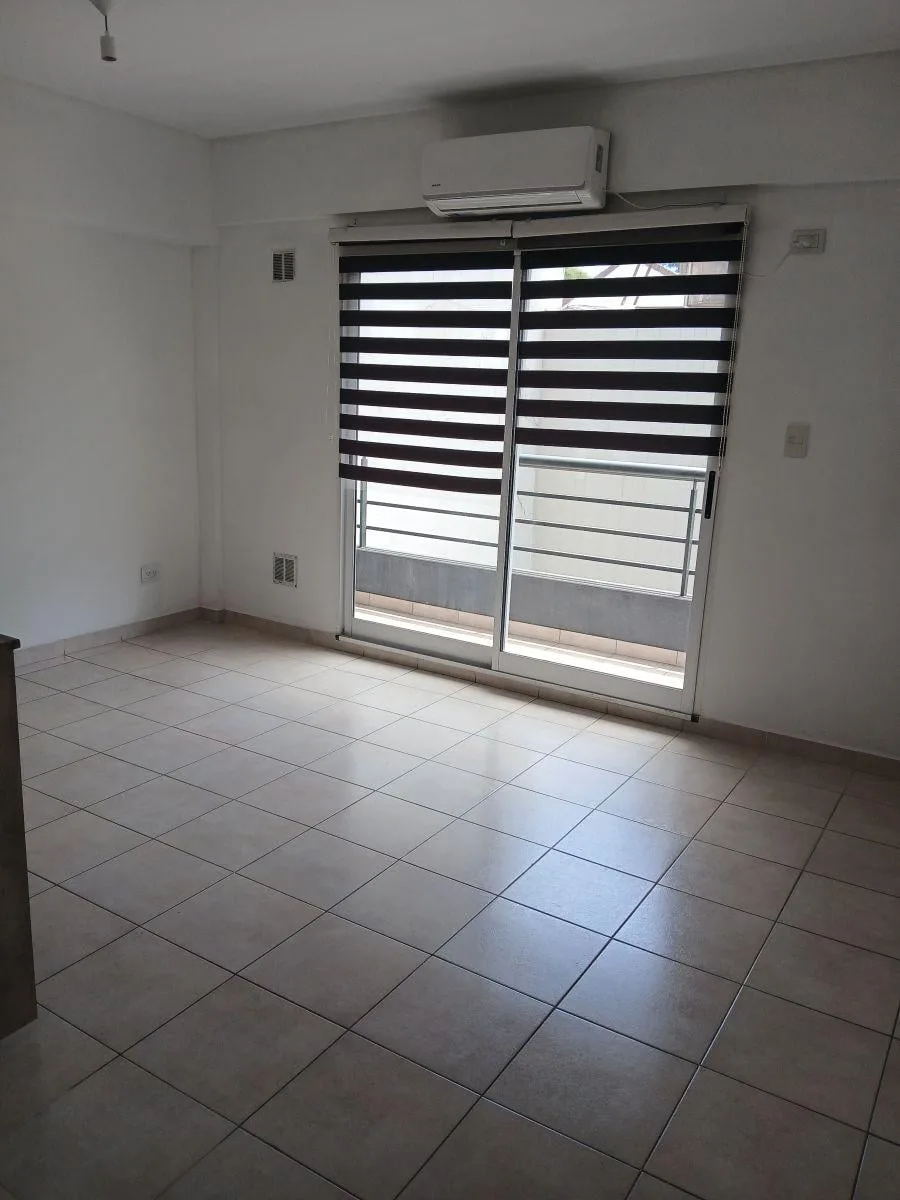 Monoambiente con balcón