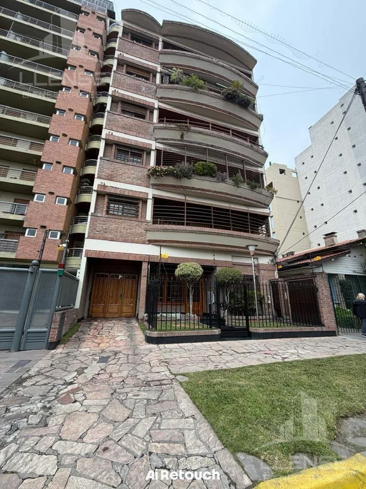 Departamento Piso 4 Ambientes con Balcón y 2 Cocheras en Alquiler Quilmes Centro