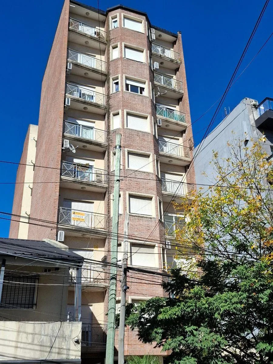 Monoambiente con balcón y DVH