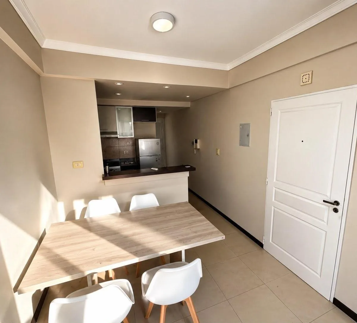 1 dormitorio con balcón