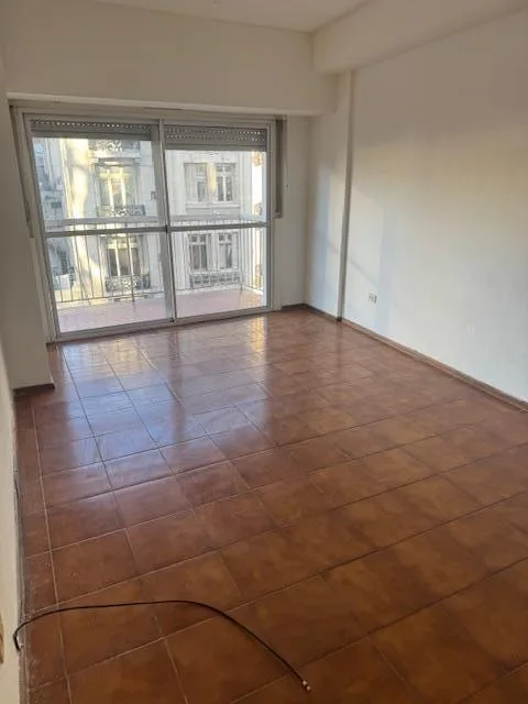 Dos ambientes con balcón