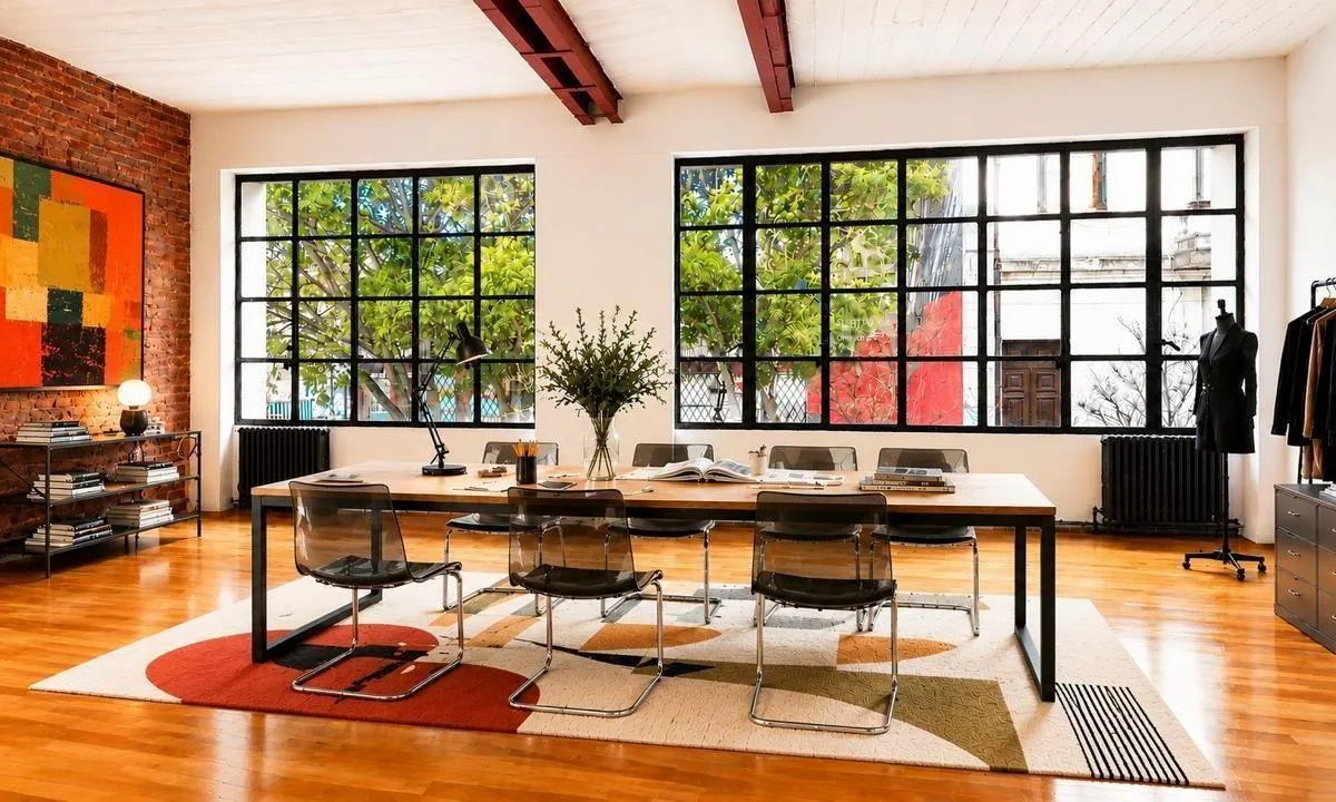 Loft con ventanales y A/C