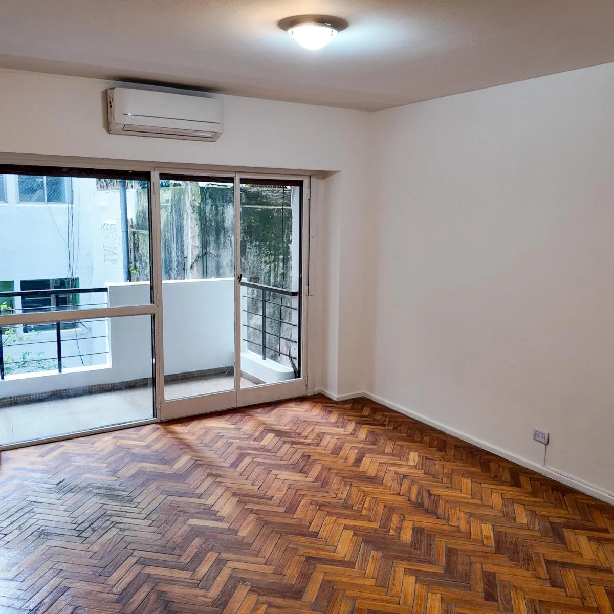2 ambientes con balcón