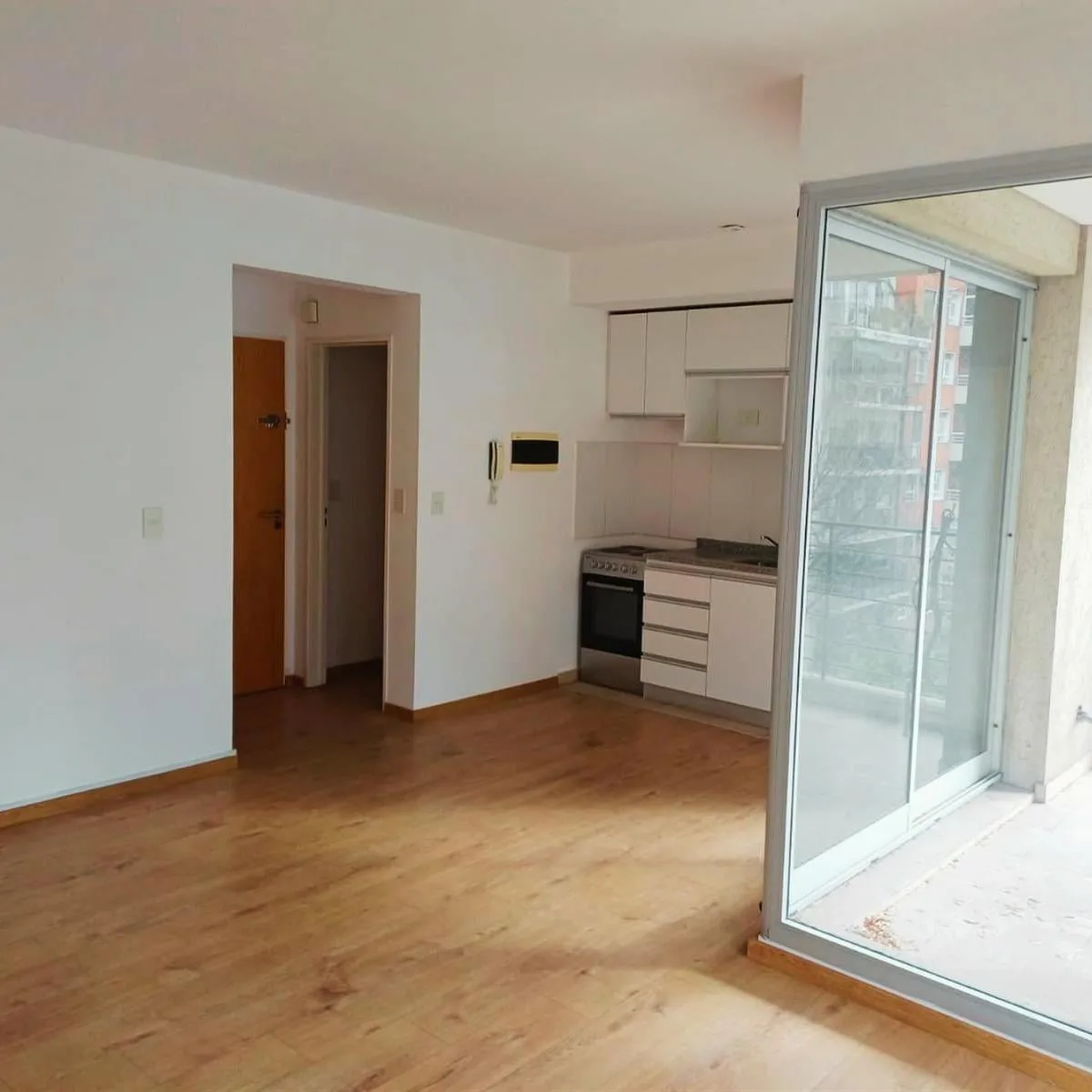 5to piso con balcón aterrazado
