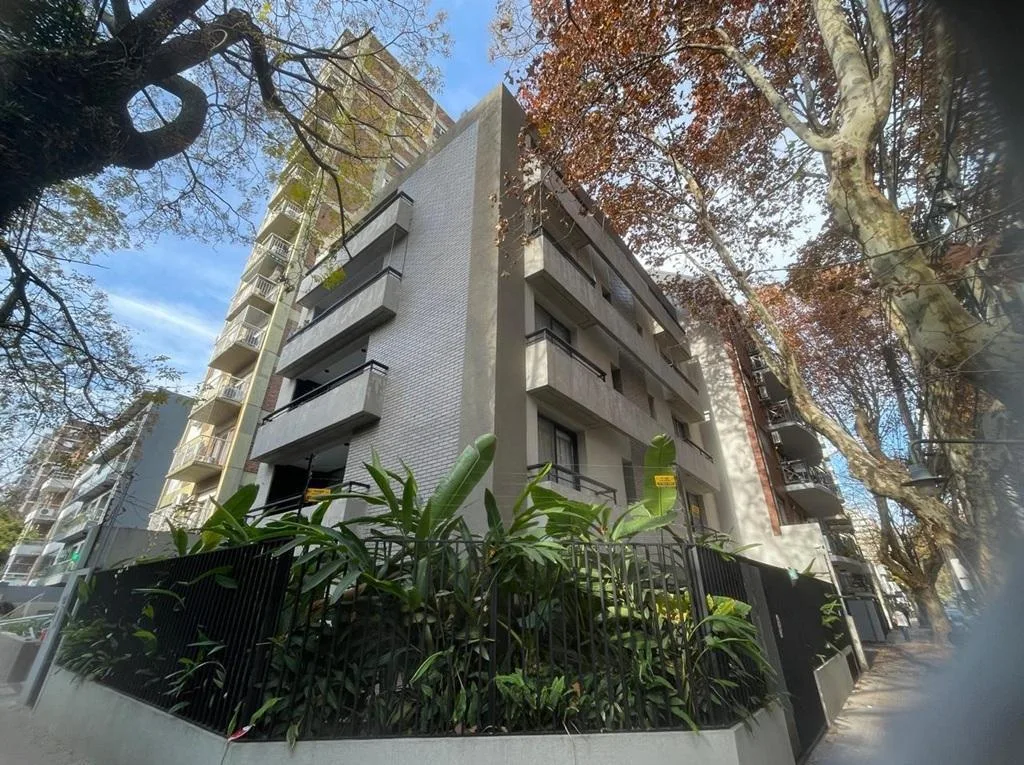 4to piso con balcón y parrilla