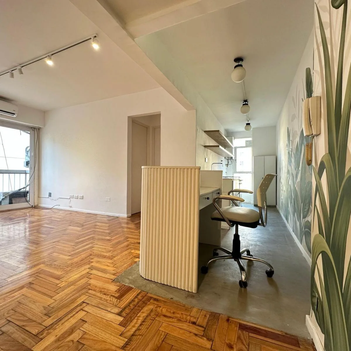 9th floor, parquet, french balcony