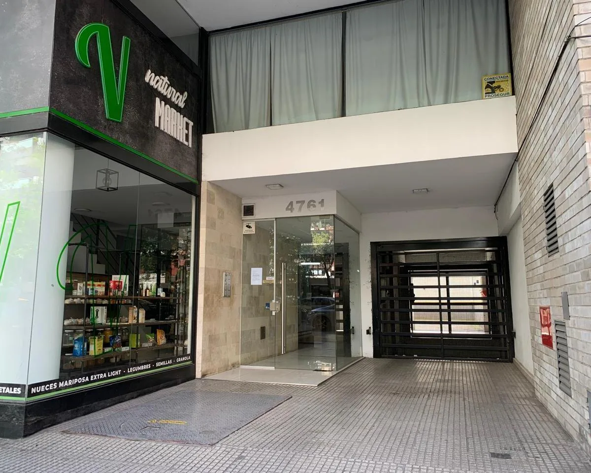 Monoambiente dividido con balcón