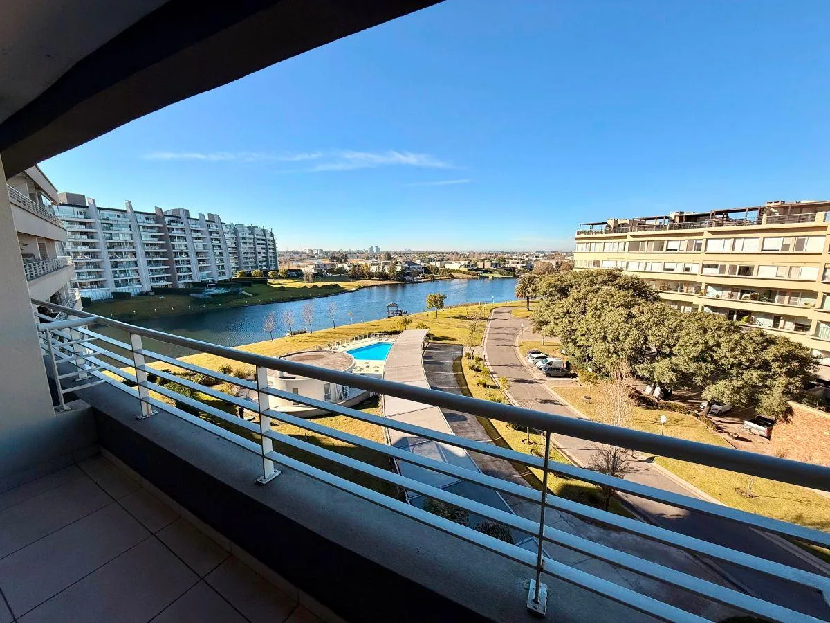 5th floor lake-view balcony