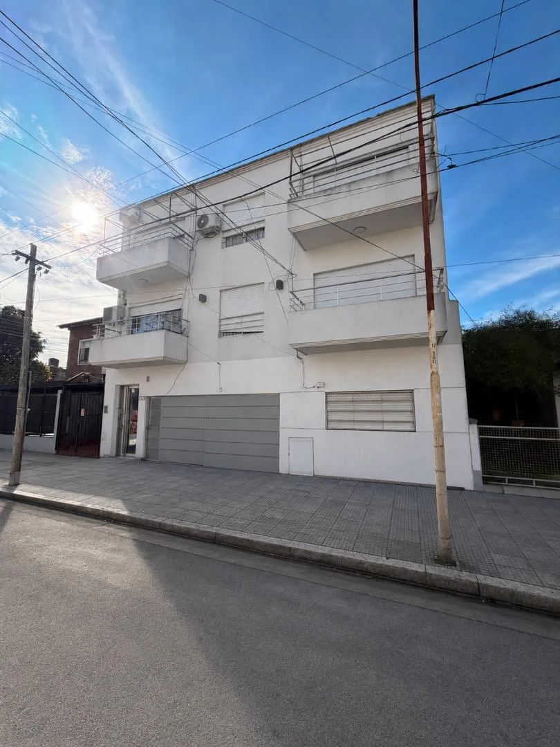 Departamento Dos Ambientes Cn Balcon, Ubicado en Ramos Mejia
