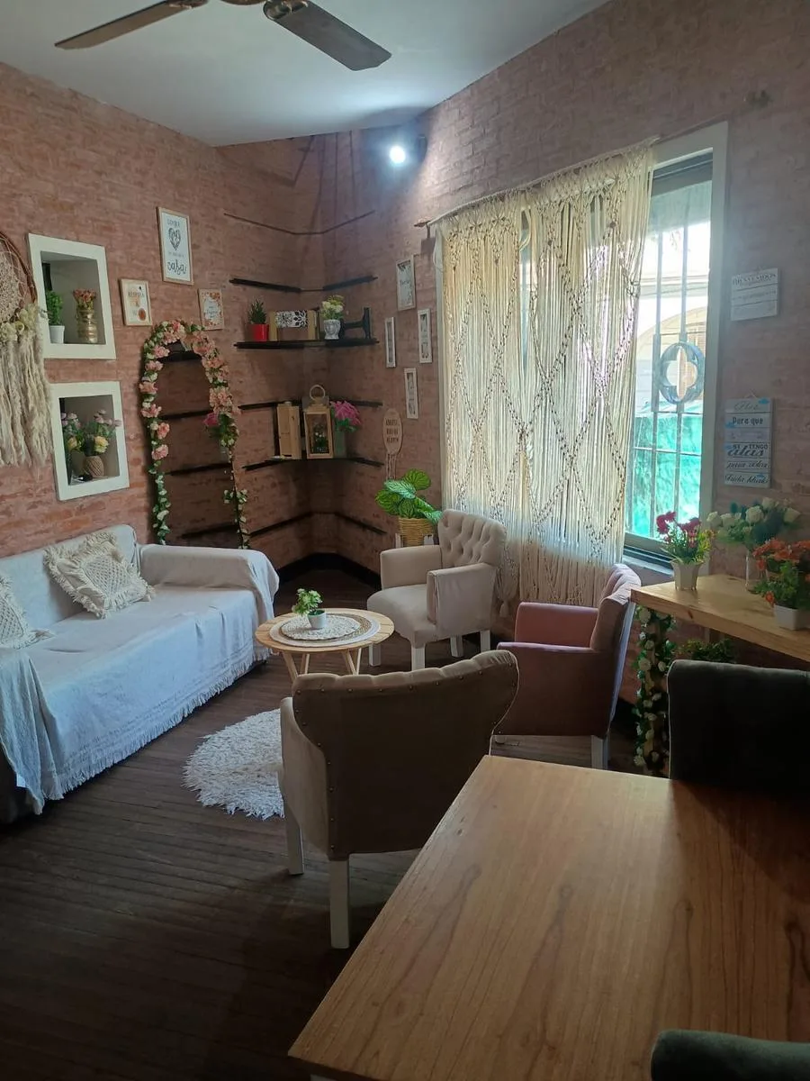 Casa 5 ambientes, patio y parrilla