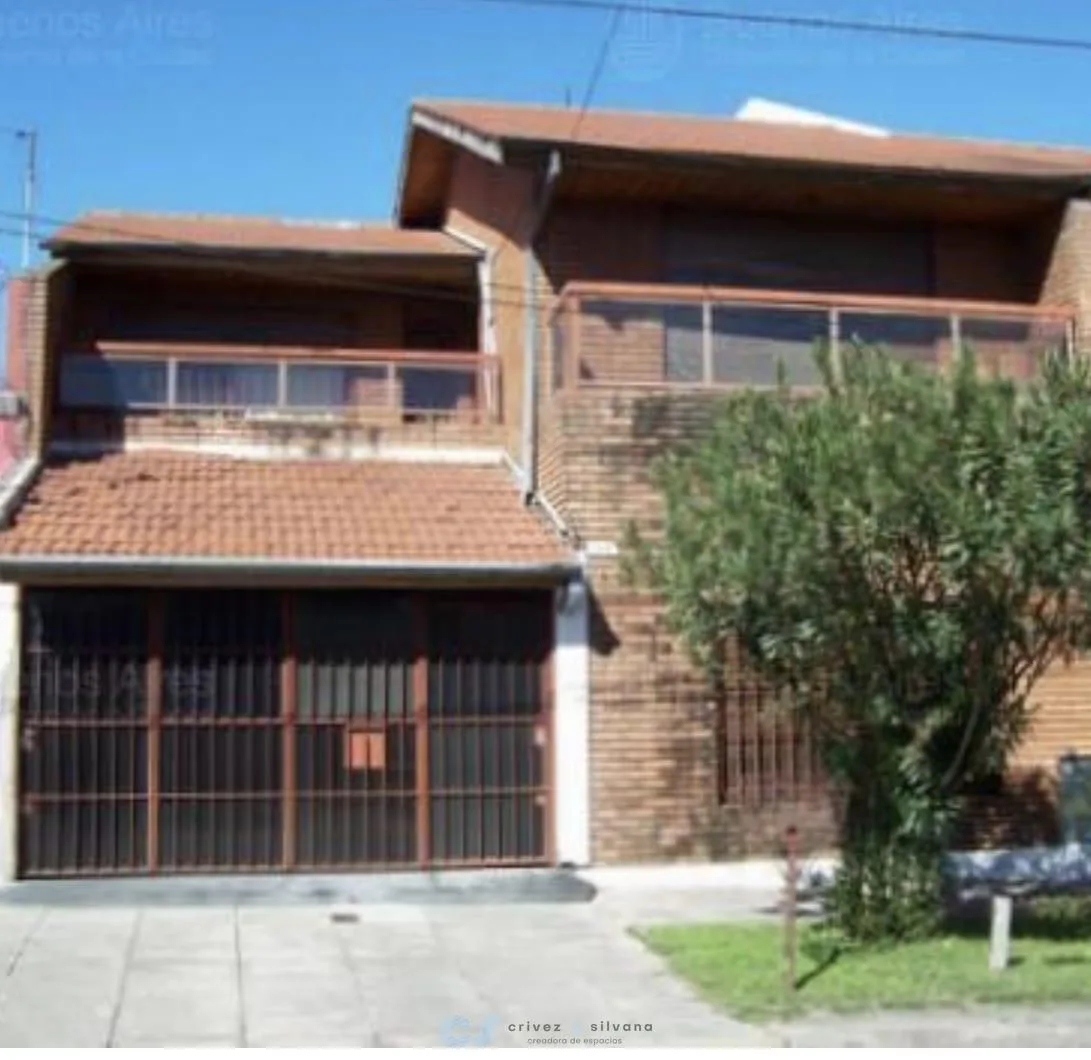 Alquiler de Casa 5 Amb en El Barrio de Saavedra.