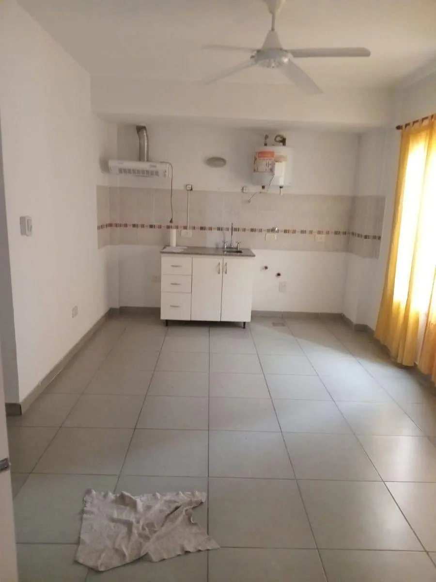 Monoambiente en Alquiler en Morón Centro.
