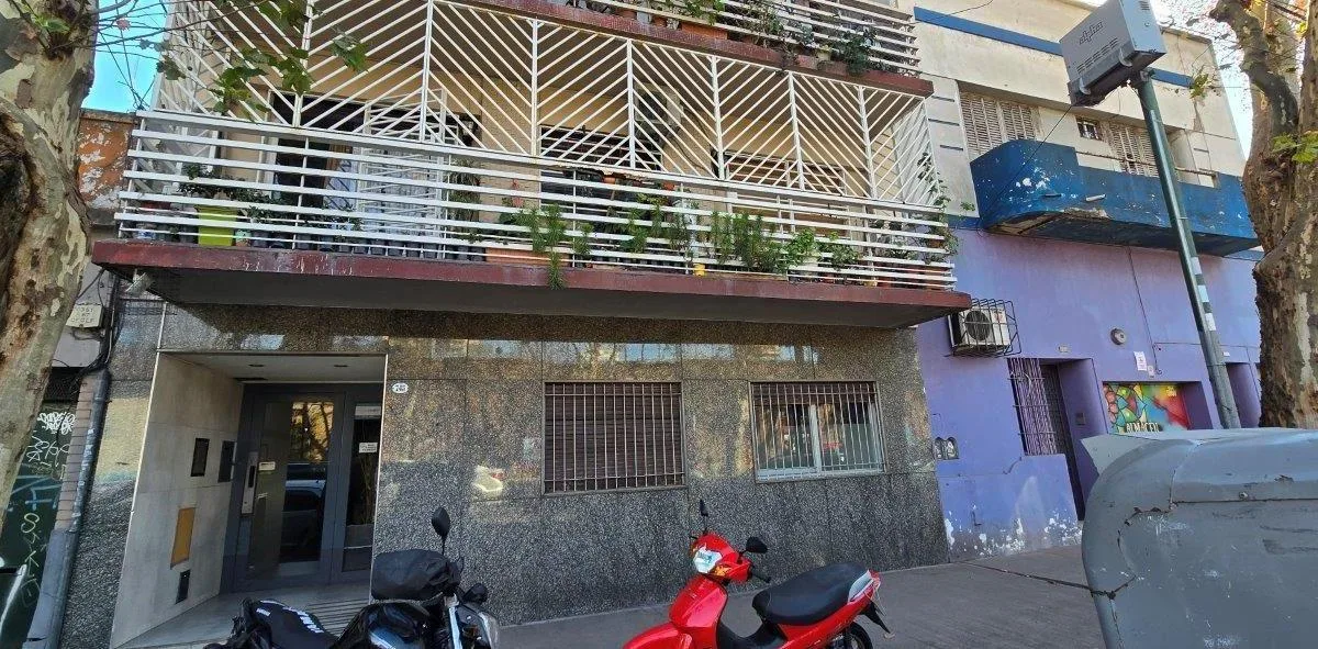 Parquet y baño con bañera