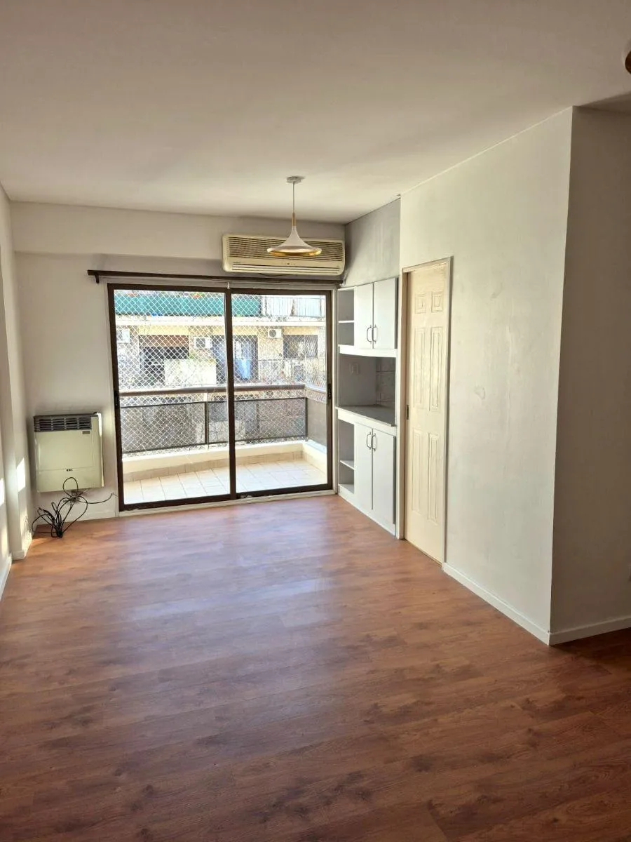 Piso 6 con balcón y cochera