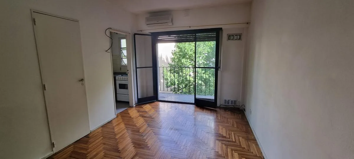 Estúdio com varanda e cozinha separada