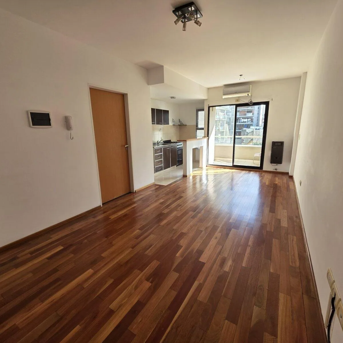 3er piso con balcón y cochera