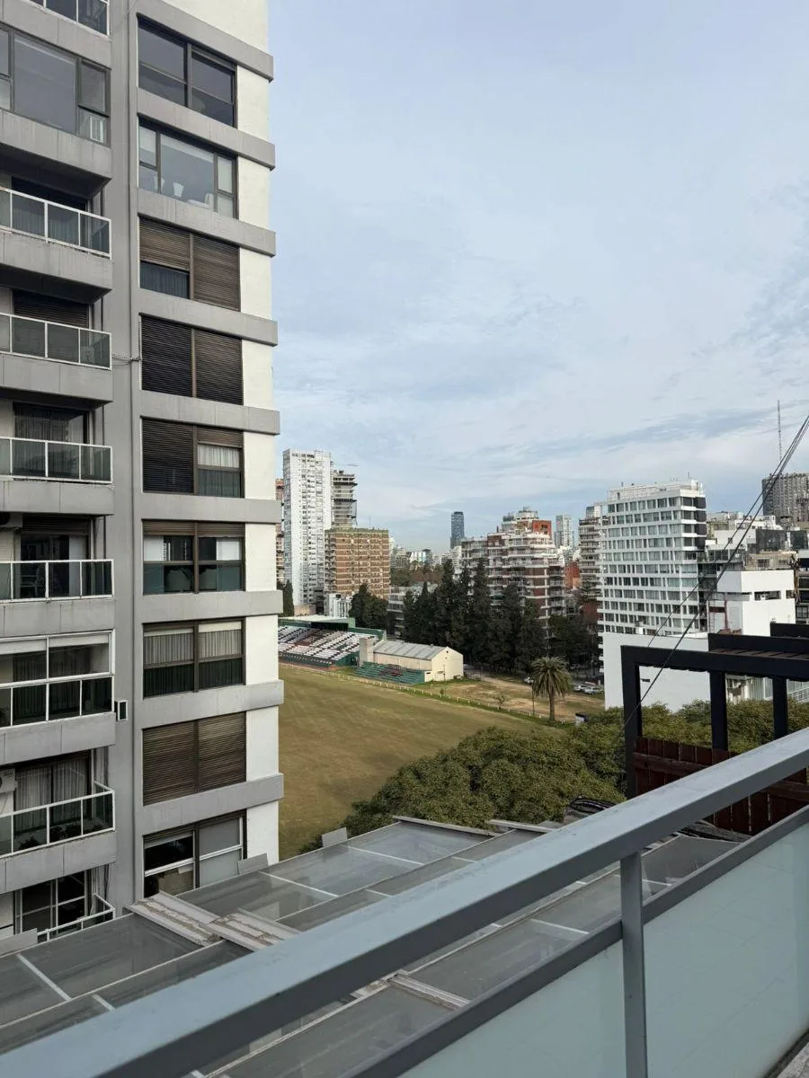 1 ambiente con balcón y pileta